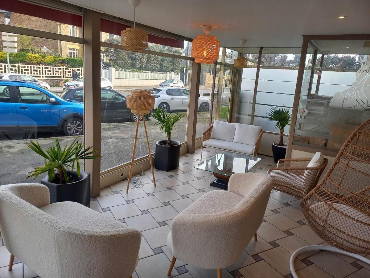 Hotel De La 3*